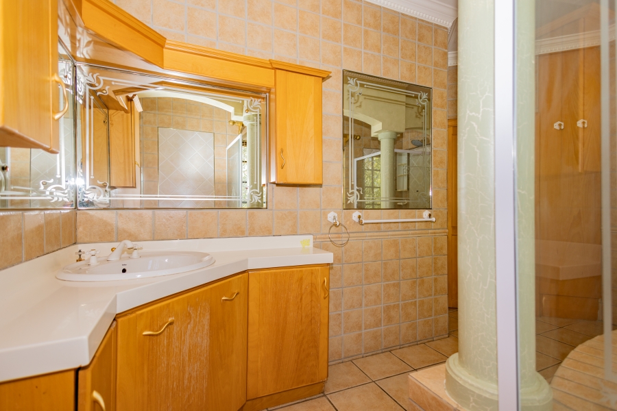 5 Bedroom Property for Sale in Langerug Western Cape